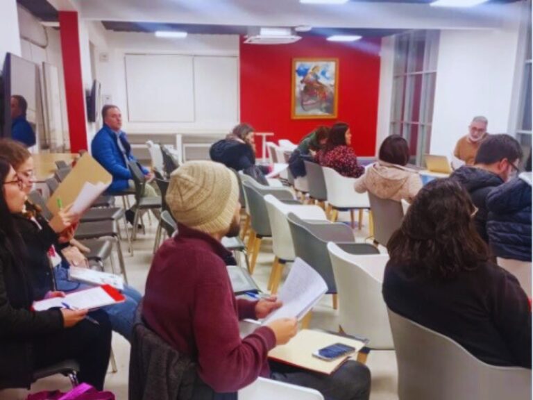 Foto de sala con Manuel Romero